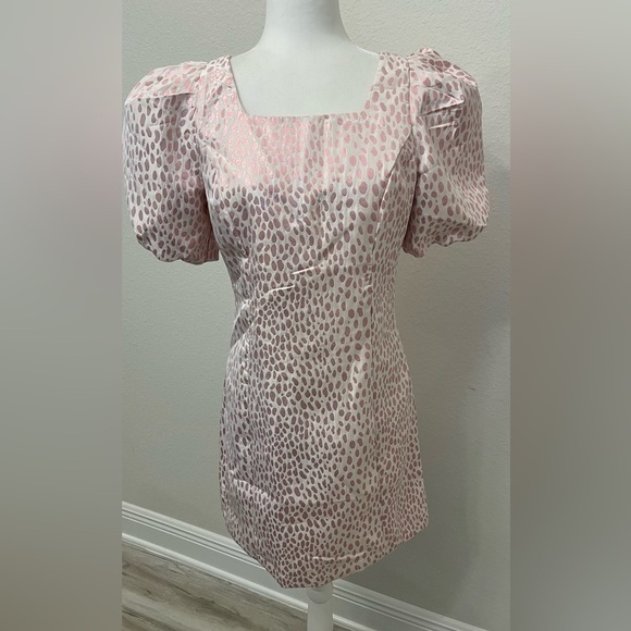 Crown & Ivy Light Pink Women's Short Puff Sleeve Jacquard Cocktail Dress Size 6 - Picture 4 of 11